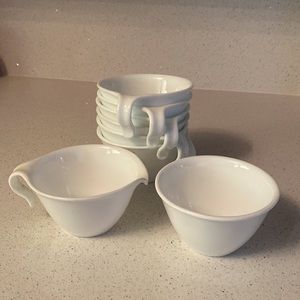 Correlle Coffee/tea cups and Sugar and Creamer set